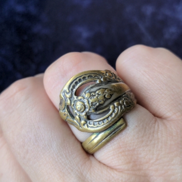 Vintage floral brass ring, adjustable - Picture 7 of 8